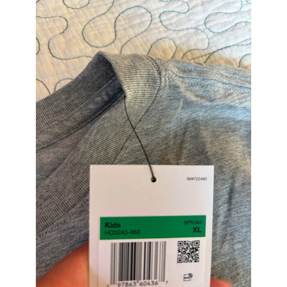 Nike Air Boys XL Grey Campfire Marshmallow Graphic T-Shirt